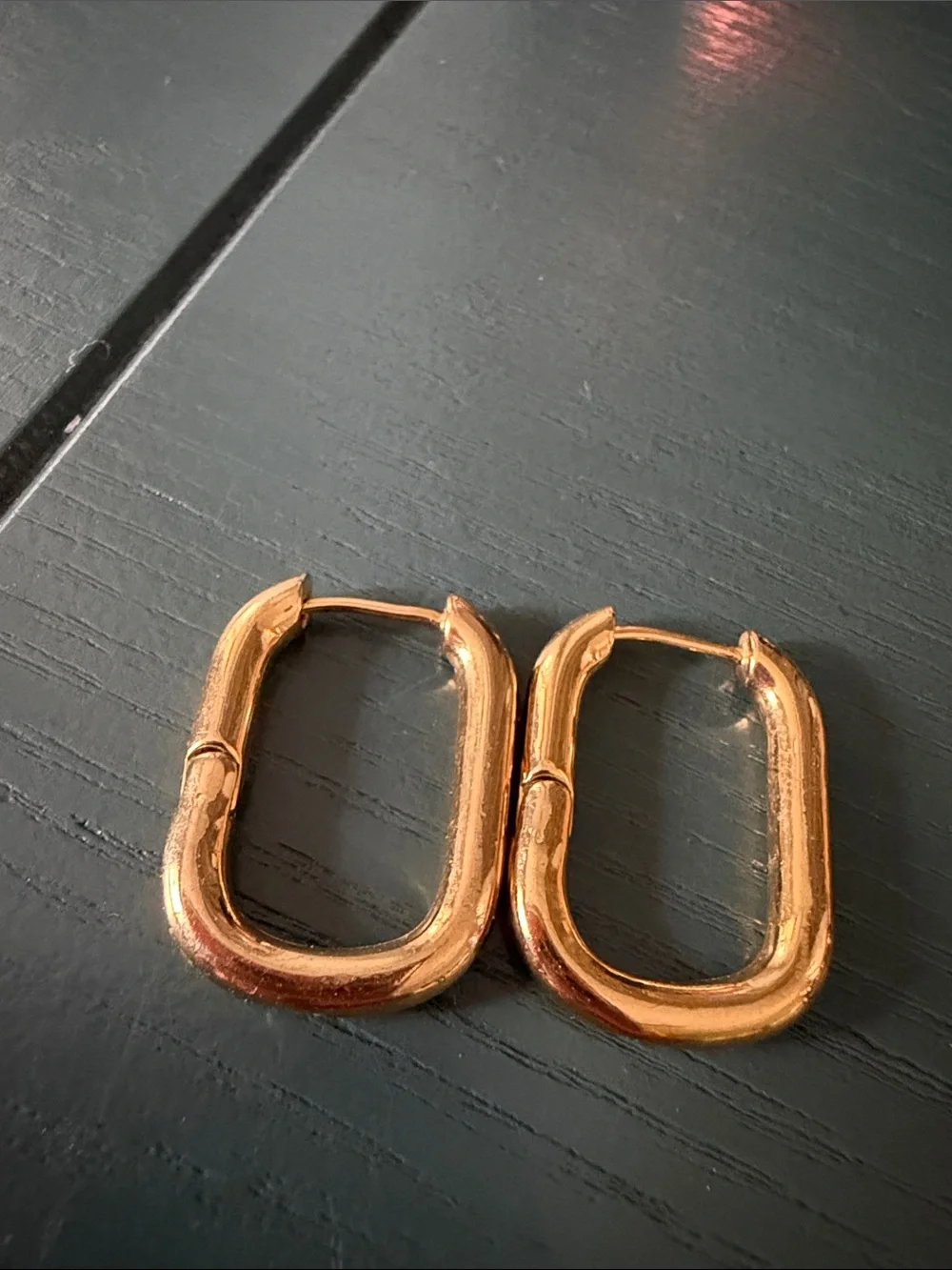Gold Oval Link Hoop Earrings - Elegant Women's Jewelry - Picture 3 of 7